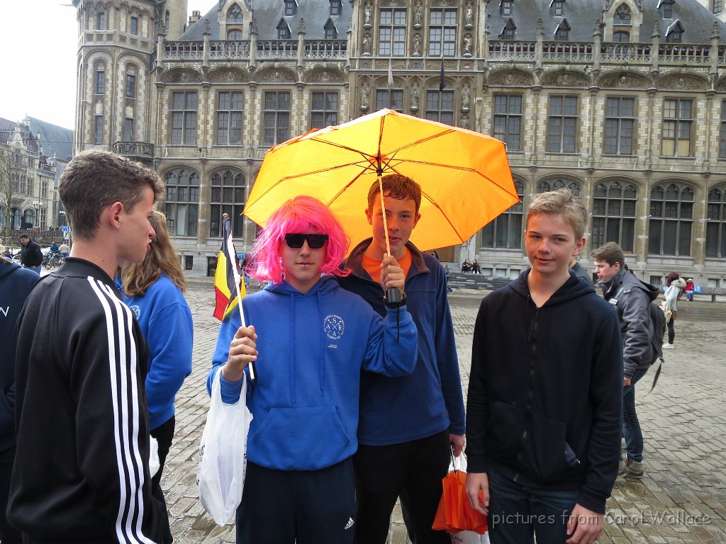 20160408 Ghent-062.jpg - ASRA training camp in Ghent 2016 - competition to buy the most tasteless object for a 10 Euro budget